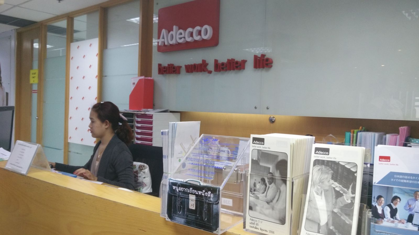 Adecco Thailandより募金箱設置のご協力